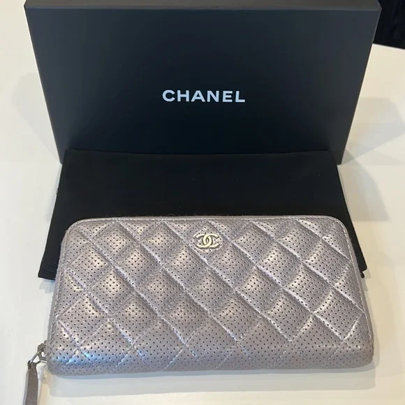 🔥RARE CHANEL IRIDESCENT SILVERY/PURPLE ZIP AROUND WALLET FULL INCLUSION 🔥 - Picture 1 of 16